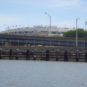 DSC02530 People from Boston don't look here. Yankee Stadium from the Harlem river