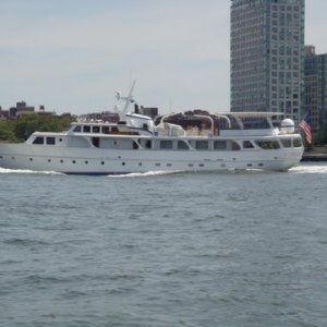 DSC02542 Utopia II nice ride going up the East River towards Long Island
