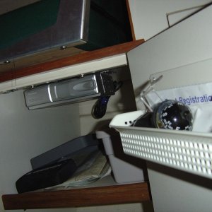 6 disk changer under helm seat