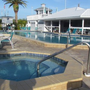 The hottub and pool at the Palm Island Marina