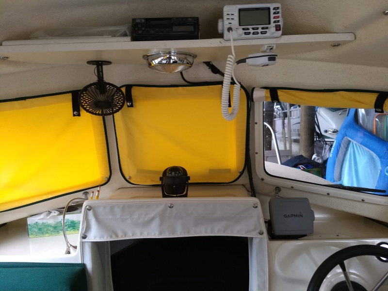 01 before - helm shelf with VHF, stereo and bus bar in the middle right behind the stereo