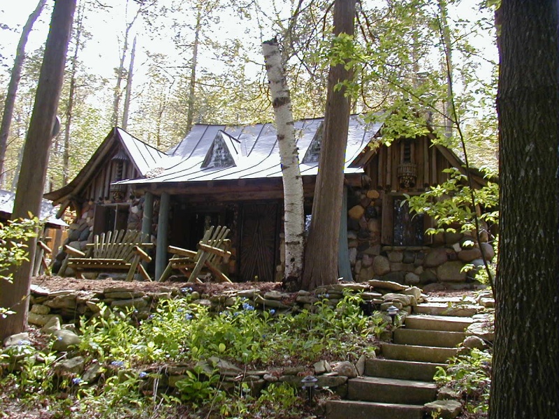 0437 2003 -- cabin 007