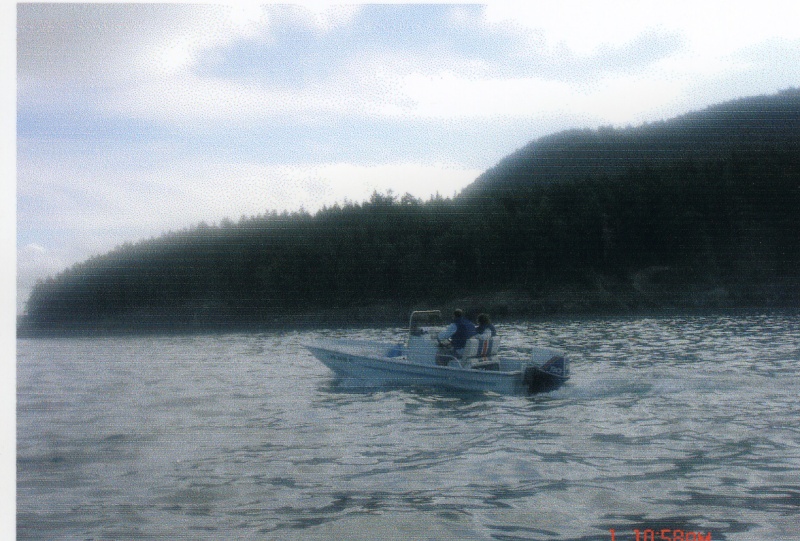 1 Oct 2006 near Skyline
Chris & Janet (LUNA C)
using their other boat