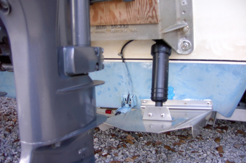 12x10 trim tab. Would have gone "HUGE" if not for the kicker. I like the indestructable hinge and the turned down tabs on the Bennetts for flat bottom CD tracking.