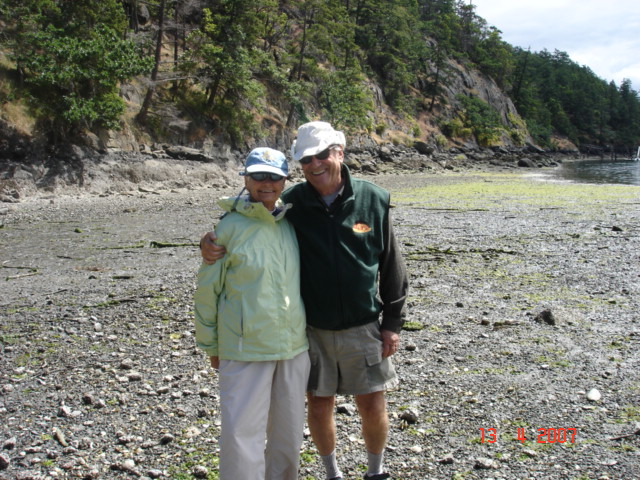 13 June El & Bill on the beach, Reed Harbor