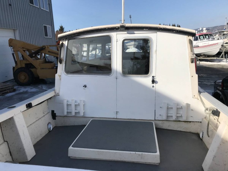1983 27? Long House (Kenai AK Craigslist Jan 2021) cockpit