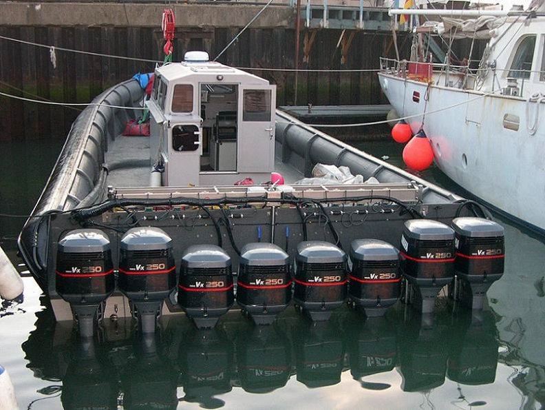 2000 hp RIB
Do you think this boat needs a kicker?
With a 6 gal poly tank, do you think he could back out of his birth?