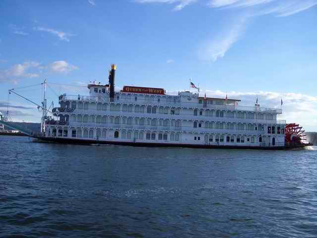 20050618i Sternwheeler on Columbia