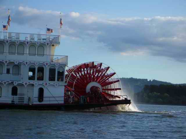 20050618j Sternwheeler on Columbia