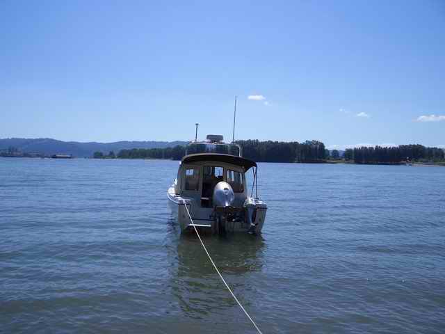 20050703d Bungee on front anchor on Columbia