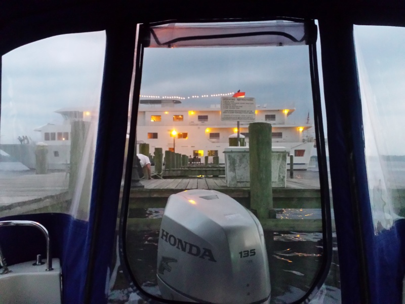 2015-03-22 Sharing a dock at Palaka