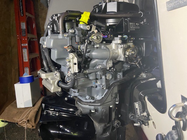 2017 9.9hp Suzuki Oil Filter Change 1