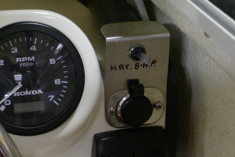 22
Manual Lighted Toggle Switch
for Hour Meter (Kicker 8 hp)