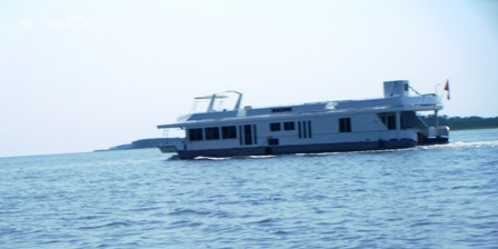 23MAY10-Big \'Houseboat\' on Pamlico River at ICW