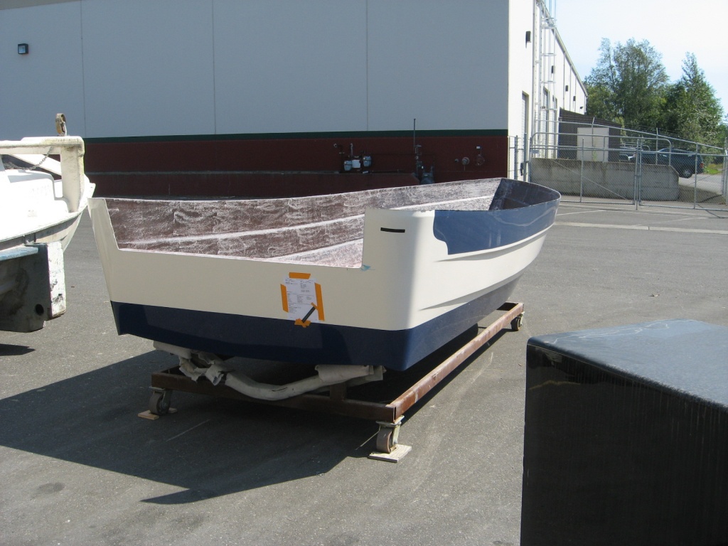 25\' Cruiser Hull, this model goes deck to hull outside of the mold, and is considered a "Shoebox" fit.   The deck to hull seam is glassed, once deck to hull, on the inside.