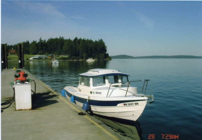 28 May 2005: Stopping at Blakely Island to get some fuel.