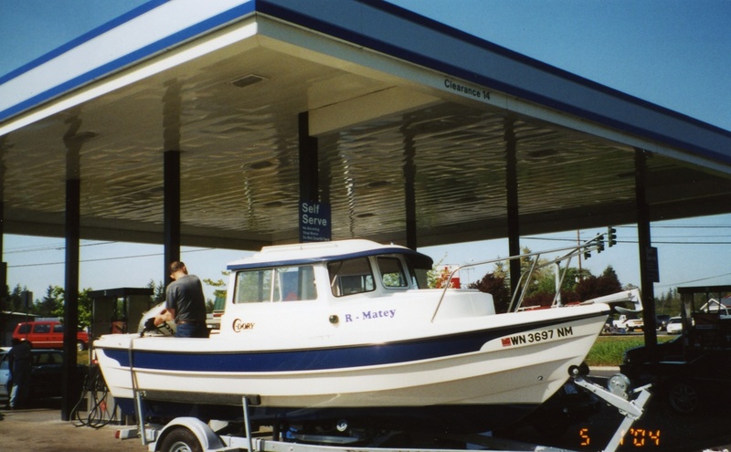 30 April 2004 Bellingham
 Filling the gas tanks 
 We're going to Lopez!