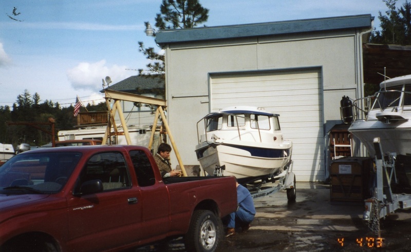 4 April 2003:  Hooking up to the C-Dory at EQ Marine.