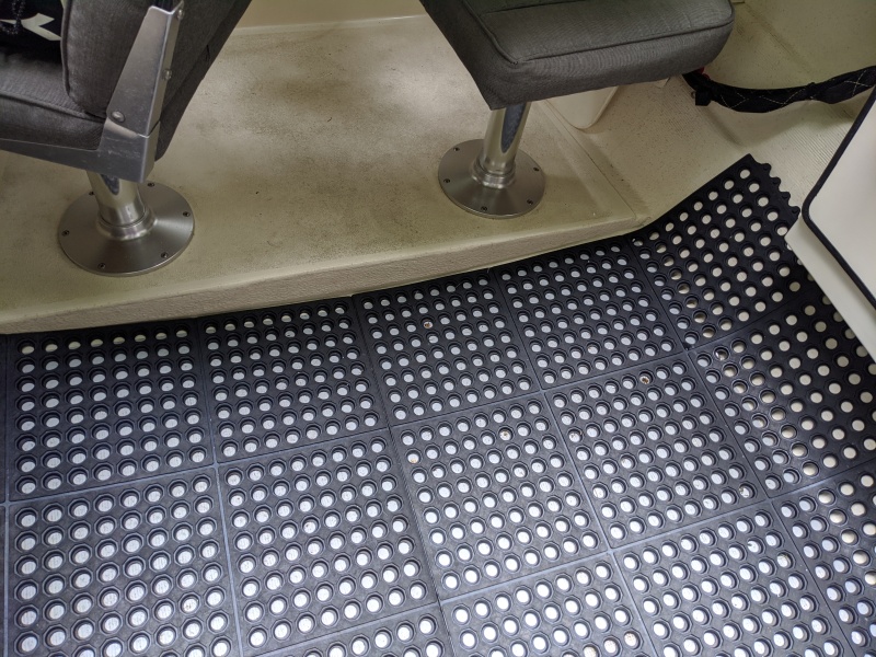 4 interlocked \"TrafficMASTER\" 3x3 anti-fatigue mats