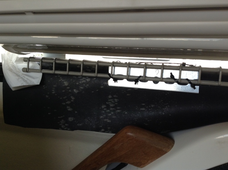 5000 BTU GE AC 03 Rubber membrane protects cabin and window frame