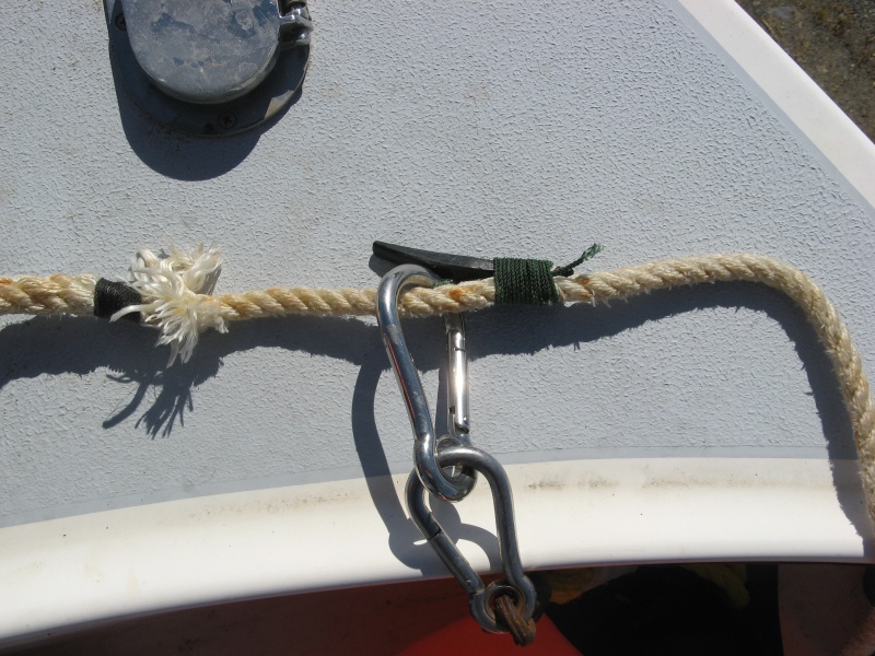 6/29/2012. Homemade buoy latch on my anchor line in the "captured" position. Anchor/chain to the left and hangs on the latch after pulling the anchor.
Latch is made from a nylon boat cleat with the base cut off.