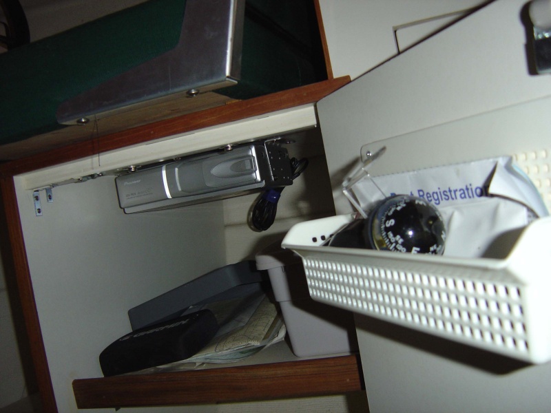 6 disk changer under helm seat