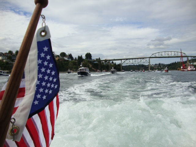 9-11 Bremerton Tugs make
waves for the photographer