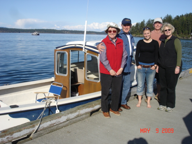 9 May Friday Harbor
The very first CD '85 angler' that we owned shows up at FH. Joe & Ruth with new owners Steve, Pamela & daughter of Bainbridge & Lopez.
