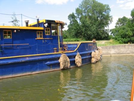 9b Canal working tug