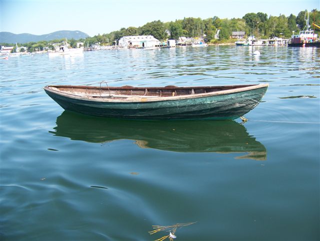A commonly seen "peapod" dinghy.