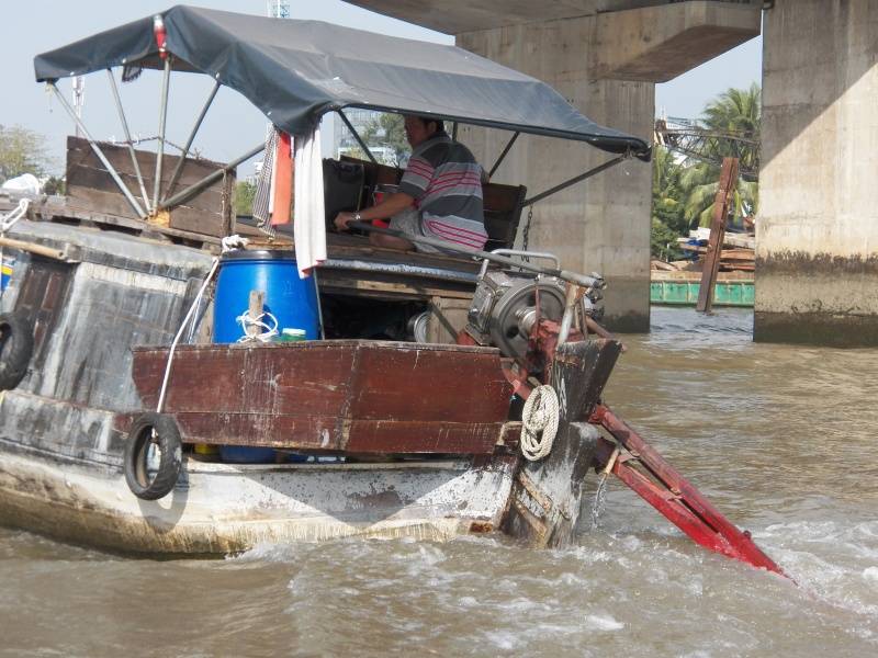 A typical fancy setup.  Some of the larger vessels appeared to have petrol auto engines.  Most had rudimentary or no muffler.