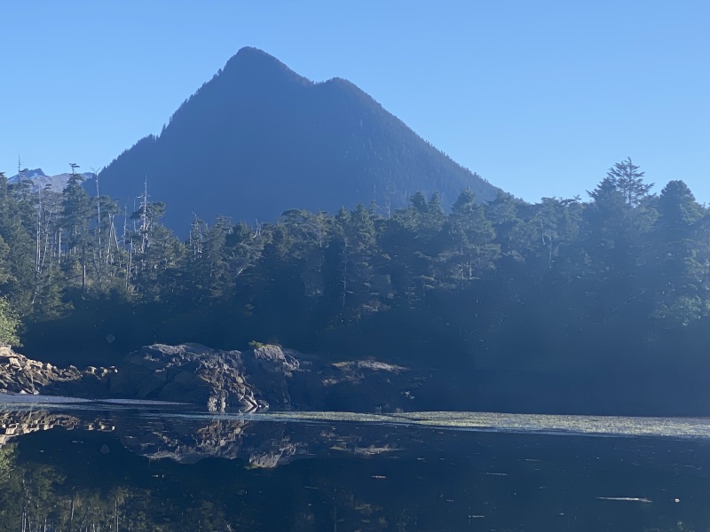 Access point to White Sulfur hot springs trail from West Bay Mirror harbor at extreme low tide