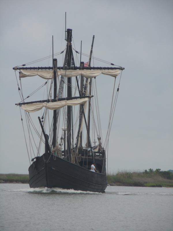 Accurate recreation of the Pinta, except for the engine.  Heading up to Beaufort, NC, Washinbgton DC and New England for summer 2011.