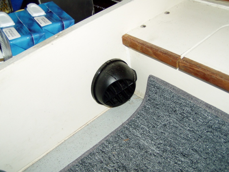 aft floor duct