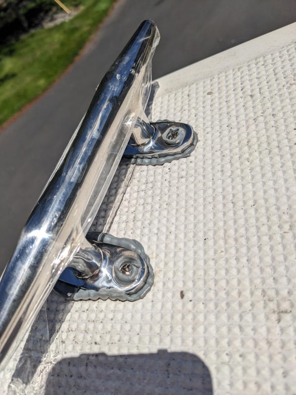 After several rounds of tightening bolts: Bed-It squeezed out to make watertight seal