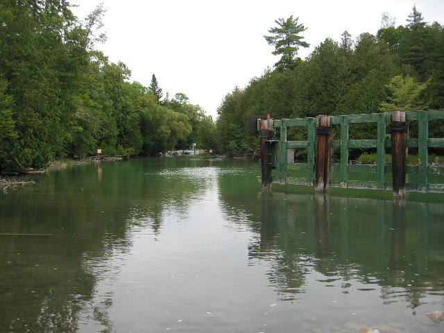 Approach to Crooked River Lock.