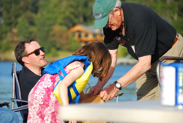 Arwen (TWO LUCKY FISH) assists Barry (C-CAKES)