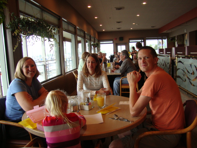 Aurelia crew at breakfast
Sunday morning