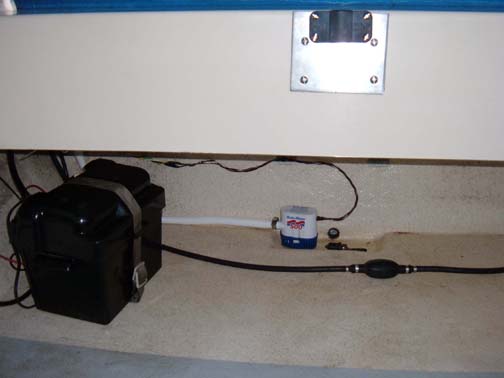 Auto Bilge pump "Basket" is glued to deck to avoid drilling holes.Battery is moved forward to make it accessable
