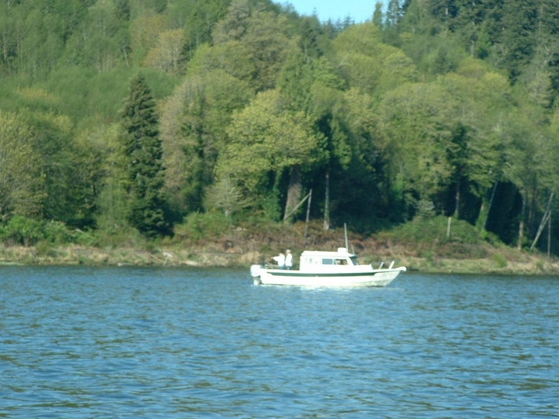 (B~C) A blury picture of the fish pirates of the HelenO