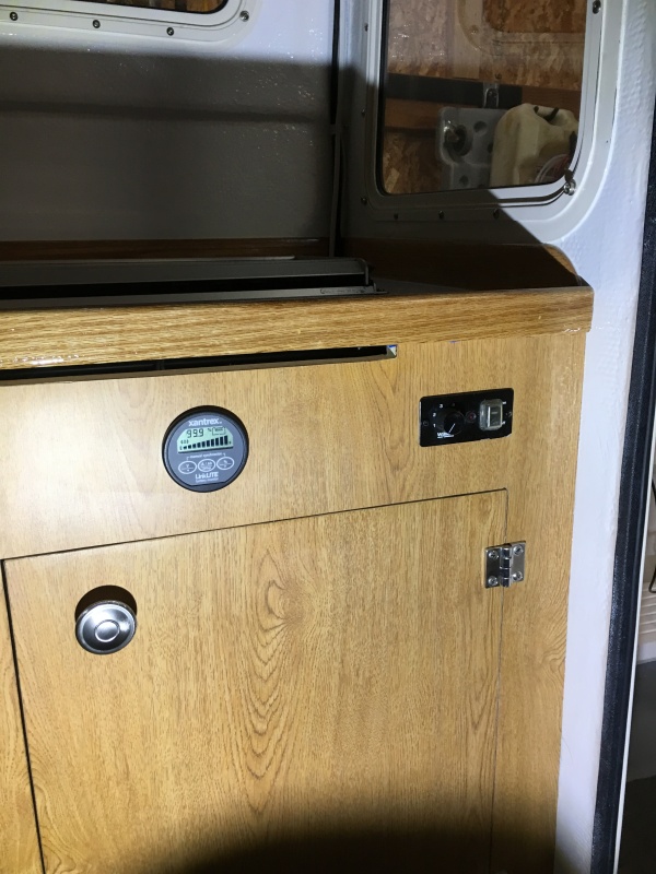 Battery gauge and Wallis control.