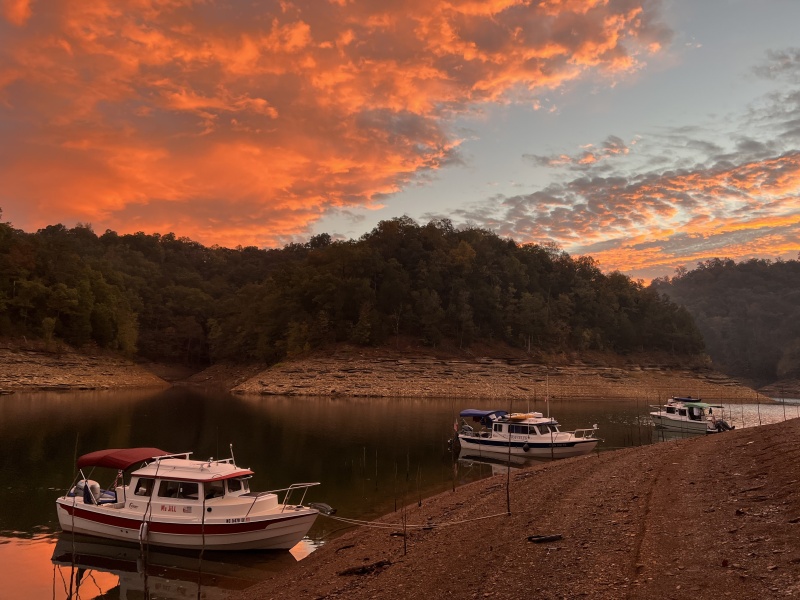 Big Island Sunrise at Lake Cumberland