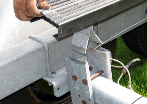 broken trailer brackets