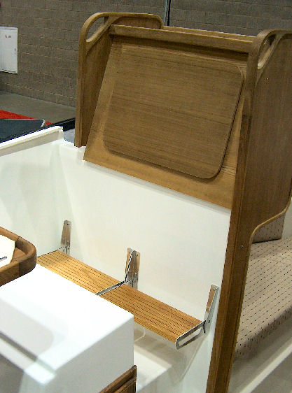 (C-Ranger R25) Note the cutout to increase space in the V-berth