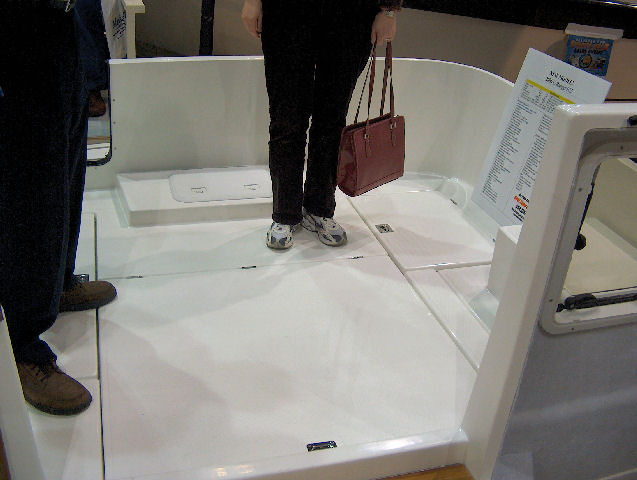 (C-Ranger R25) Shows cockpit size