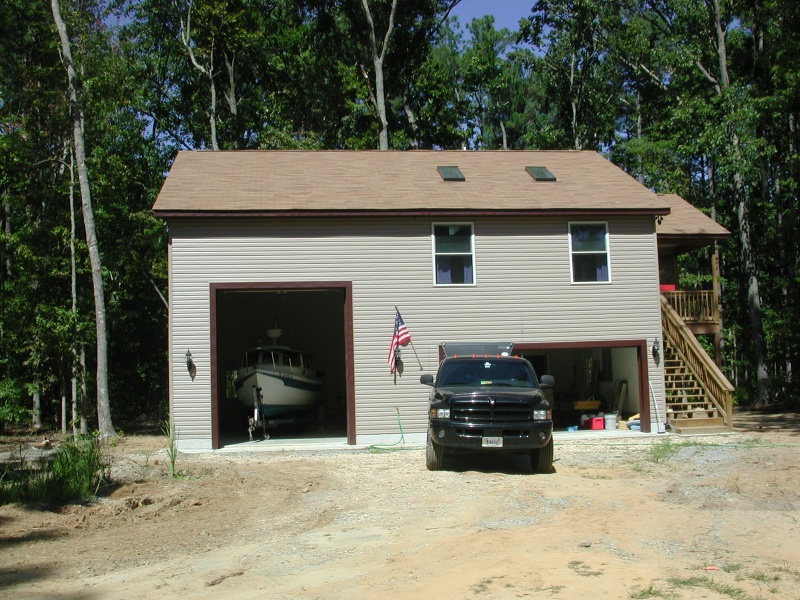 Captain's Choice new Winter Home is finally "complete"  There is a 700SQ Ft apartment over the double garage! Second home to us until the big No Va. house is sold and a house is built here.