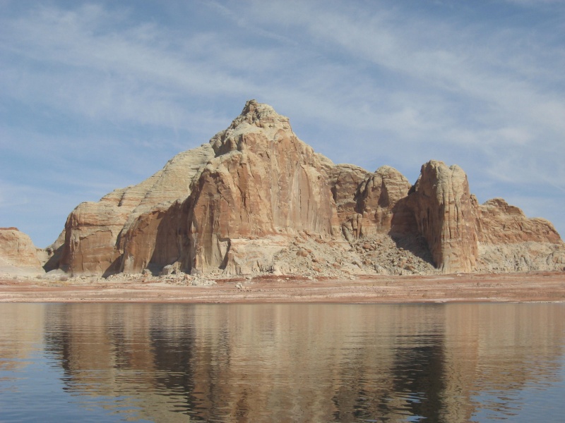 Castle rock Wahweap Bay