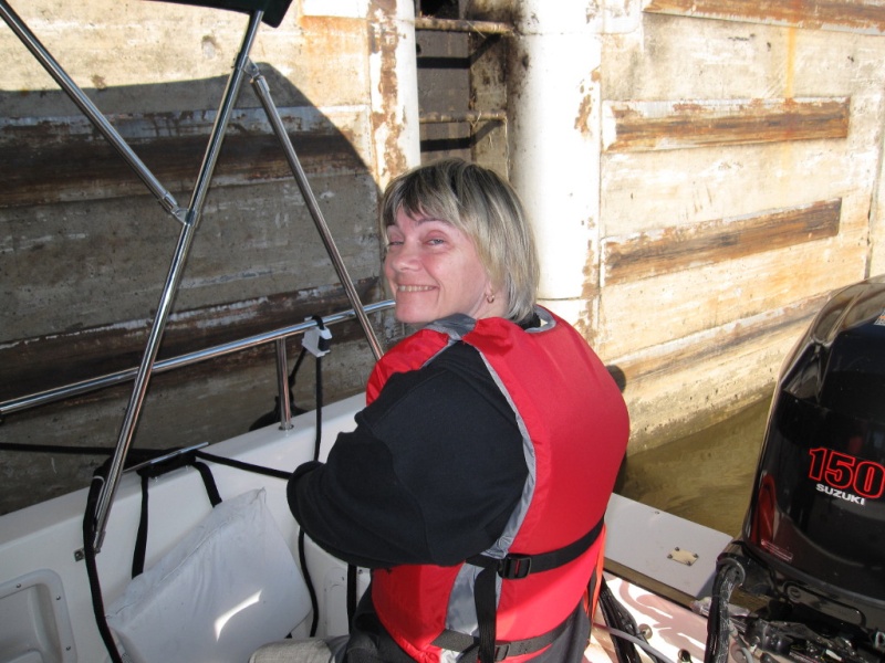 Cathy minding the lines at Cheatam lock