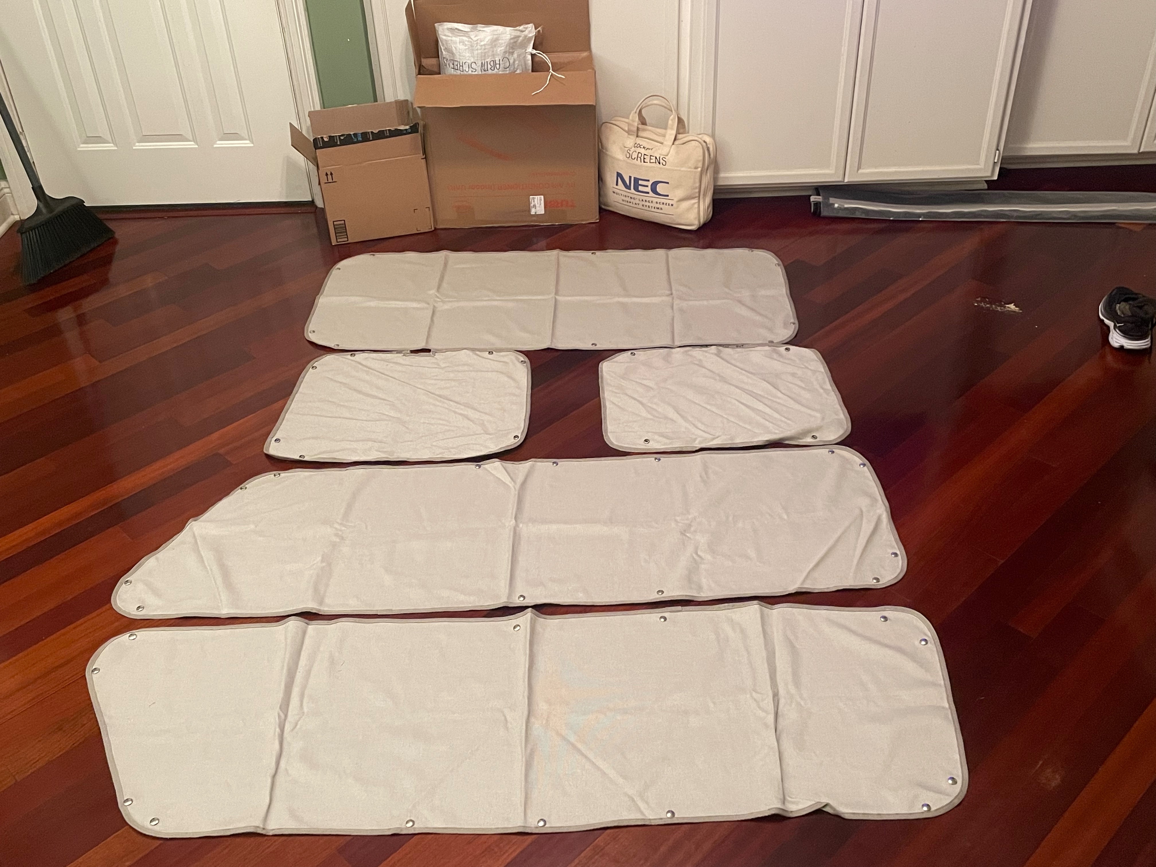 CD-25 SALVAGE SALE - INTERIOR - Cabin privacy and blackout shades