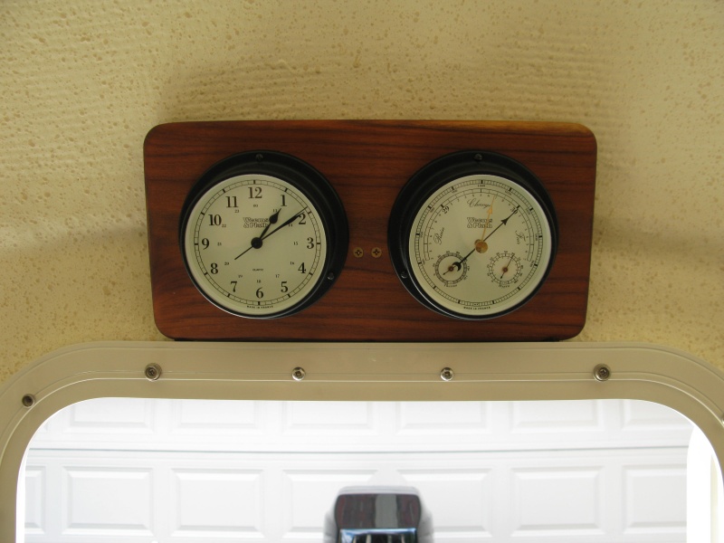 clock & barometer / thermometer / hygrometer